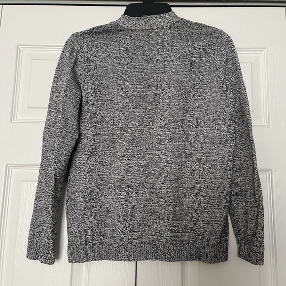 Karen Scott Women Sweater Gray Pullover V-Neck Knit With Metal Hook Clasps PS - Picture 2 of 6